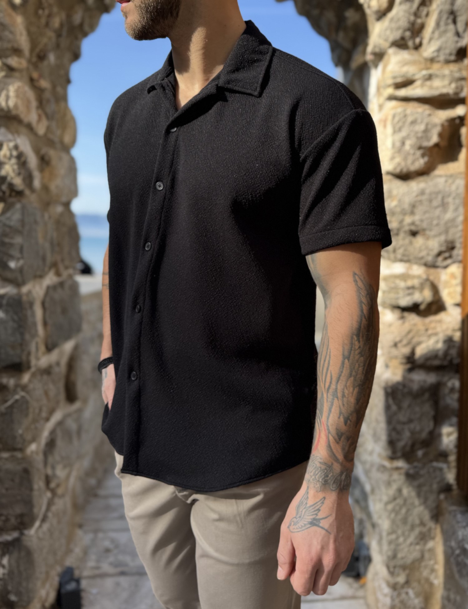 Ανδρικό μαύρο oversized κοντομάνικο πουκάμισο RMZ19142 φωτογραφία